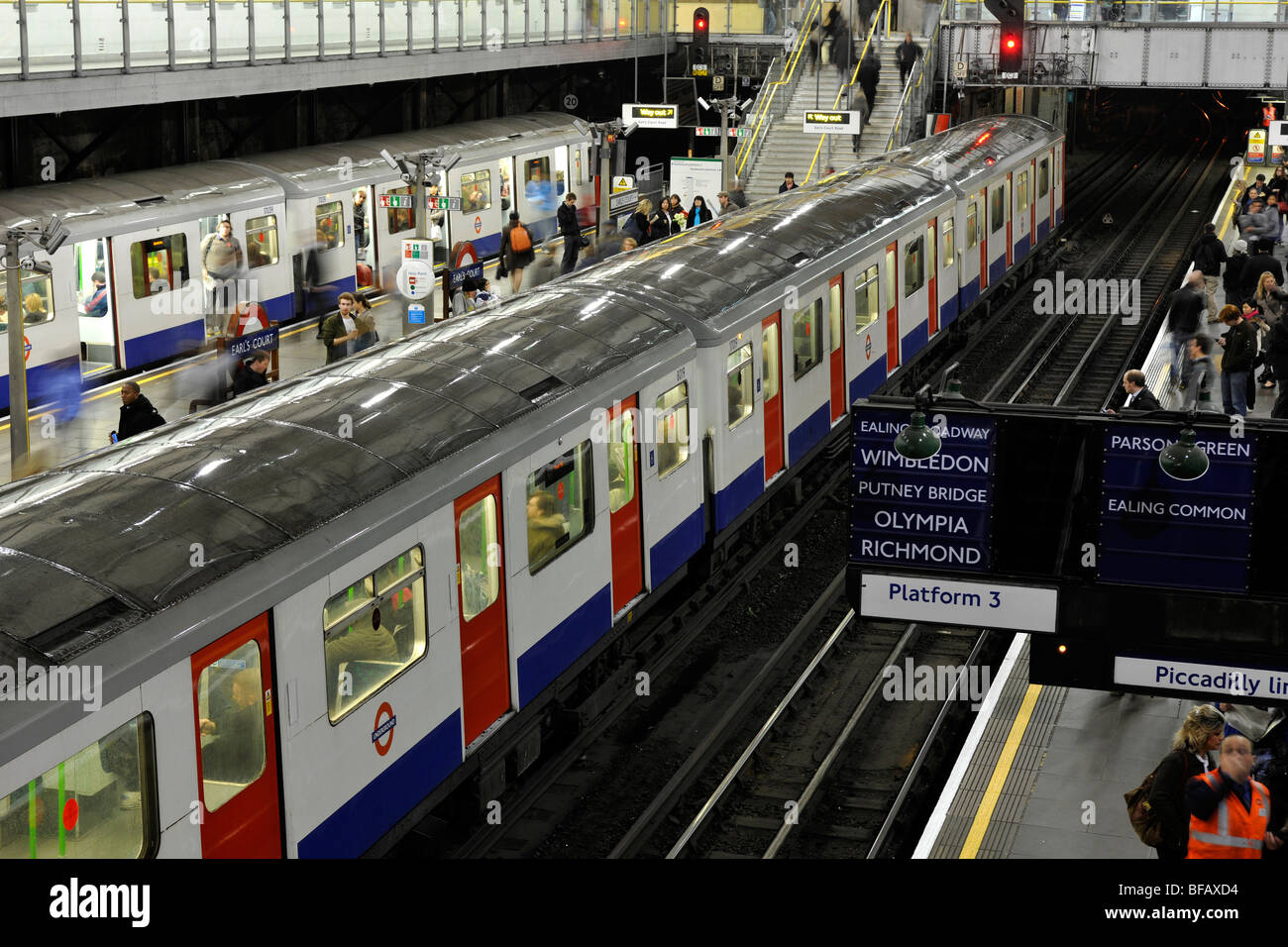 Londoner U-Bahn Earls Court Station, London, England, UK. Stockfoto