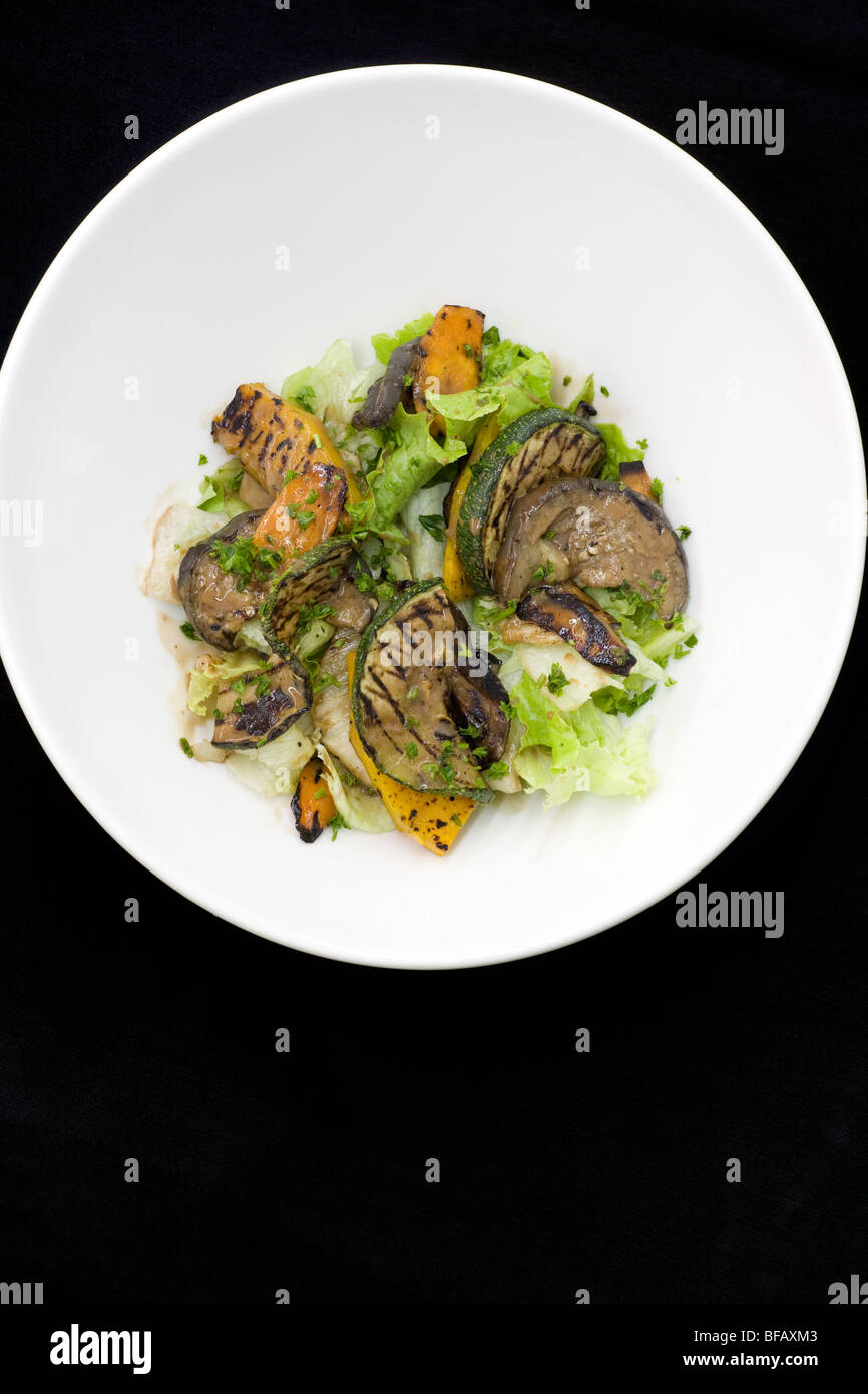 Salat aus frischem Gemüse - Hemingways Resort - Watamu, Kenia Stockfoto