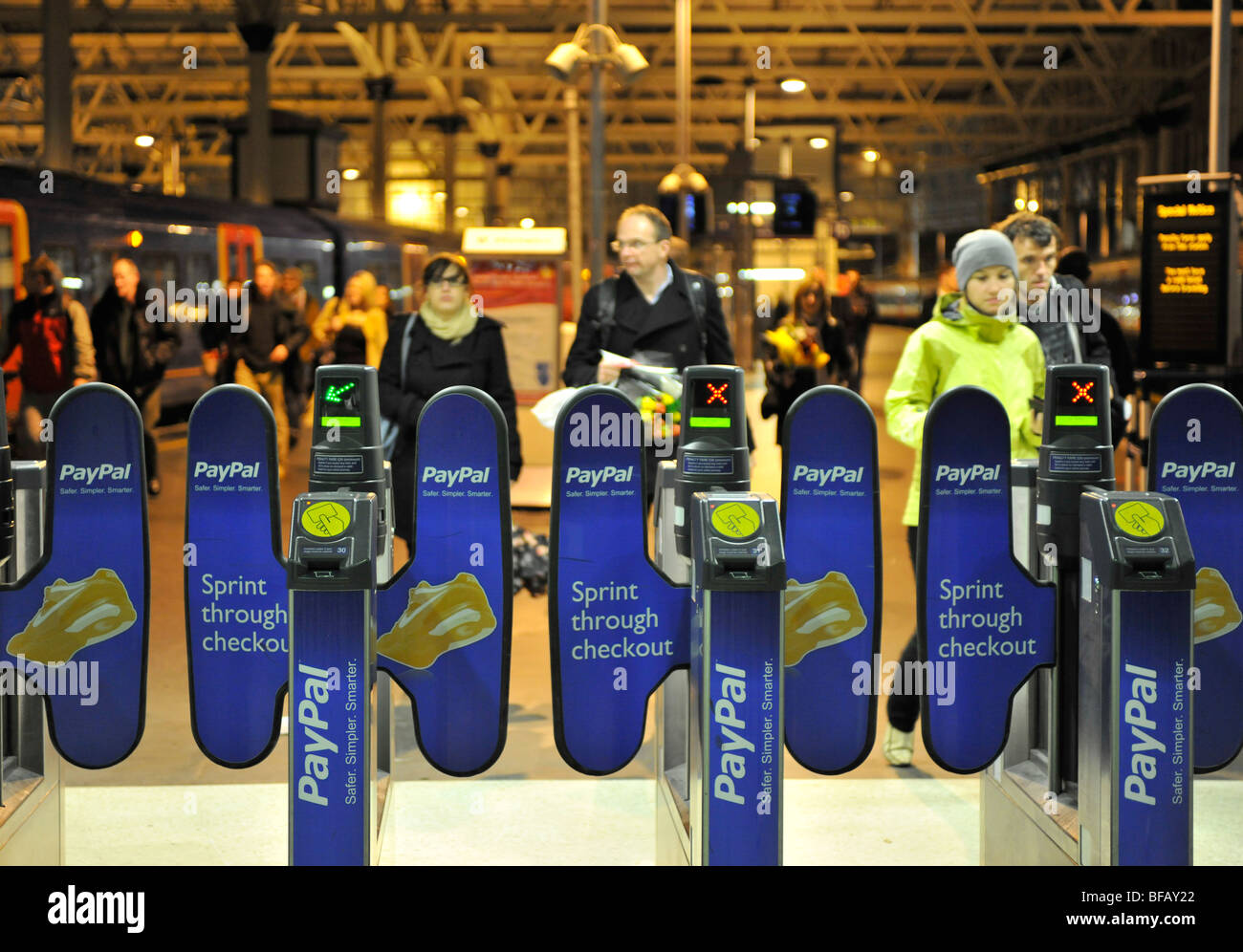 Automated Ticket Barrieren, London Waterloo Station, London, England, UK. Stockfoto