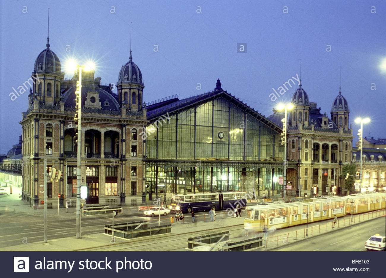 Bahnhof Budapest Nyugati Stockfotos Und Bilder Kaufen Alamy