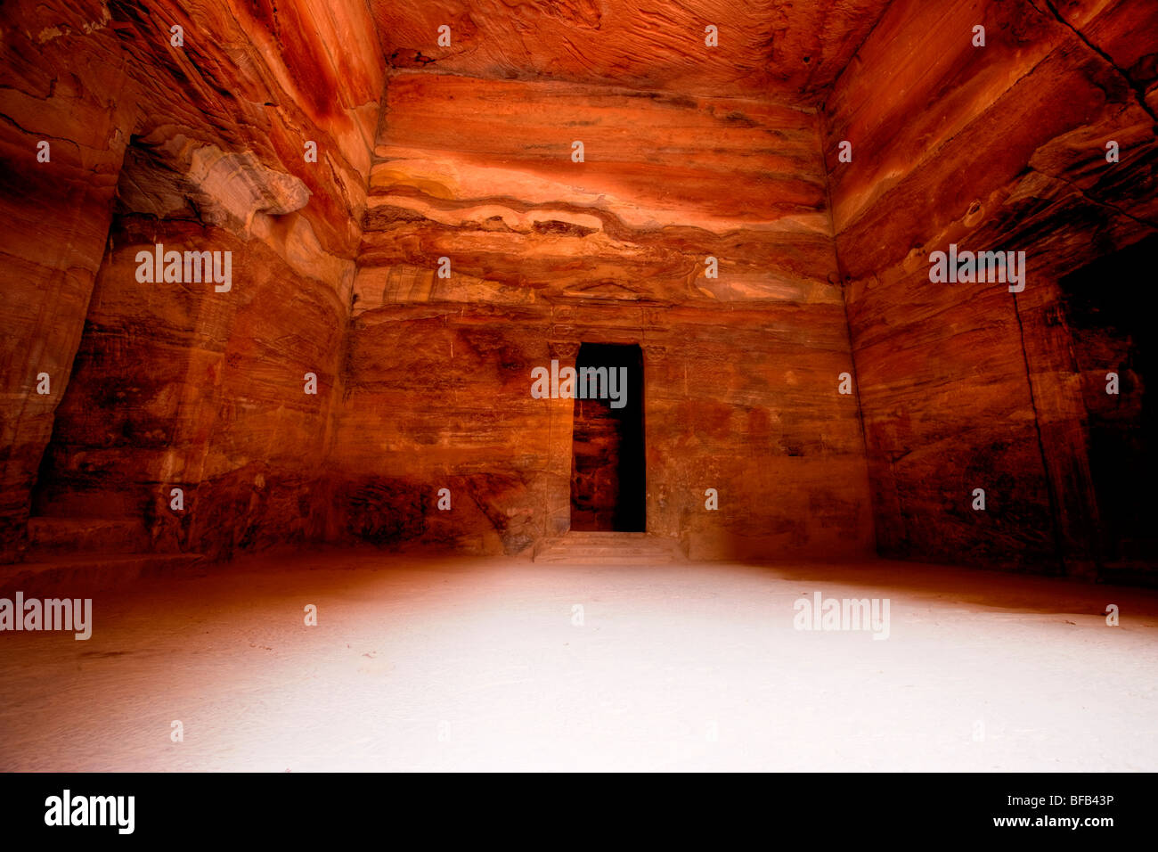 Innen das Schatzhaus Al Khazneh, Innenraum und der Wallfahrtskirche, Petra, Jordanien Stockfoto