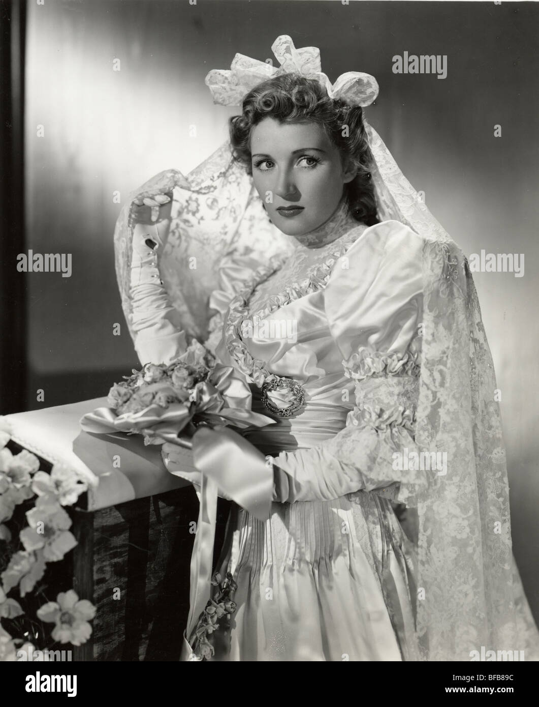 Muriel Angelus tragen Gay Wedding Dress der neunziger Jahre Stockfoto