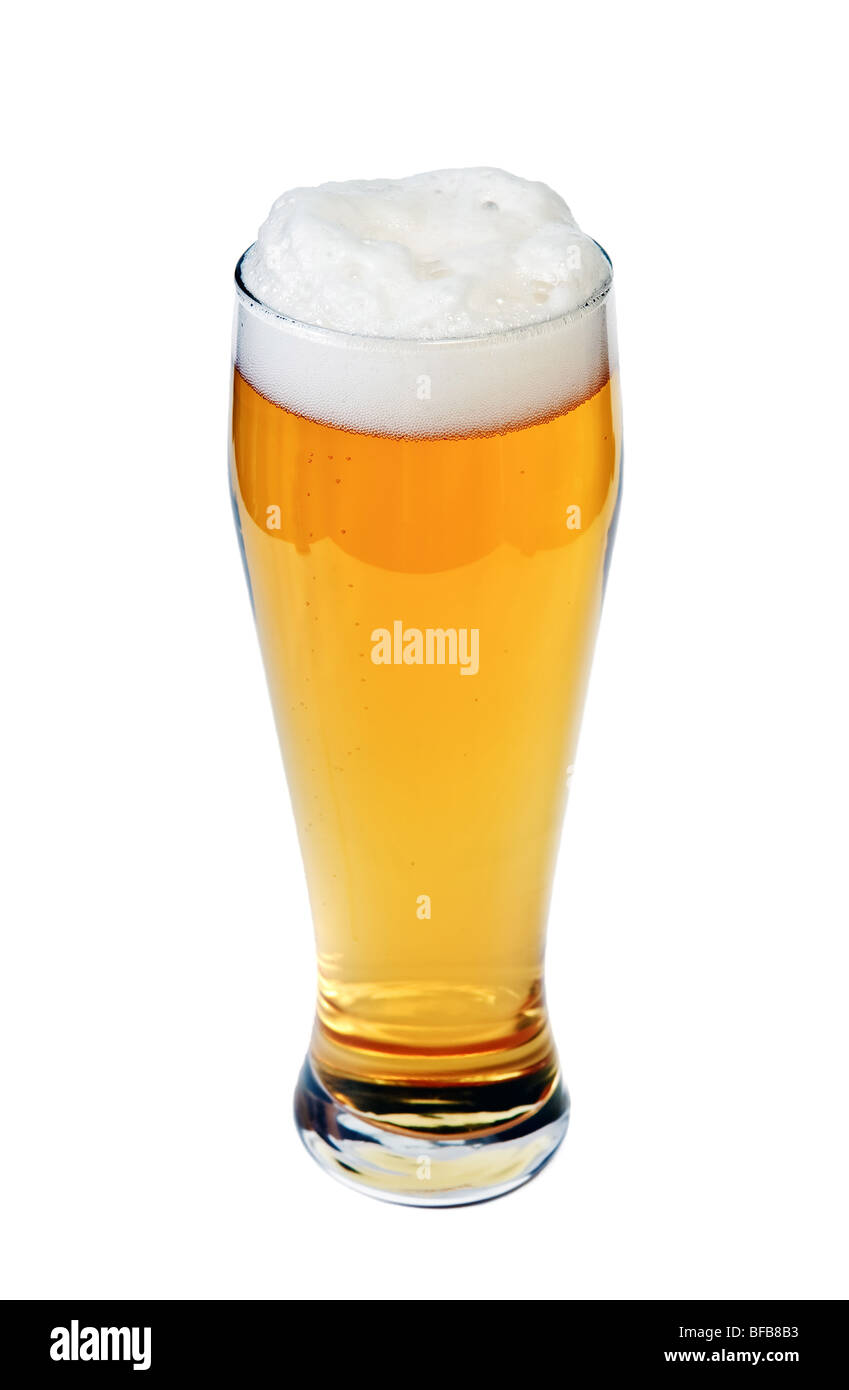 Glas Bier isoliert auf weiss Stockfoto