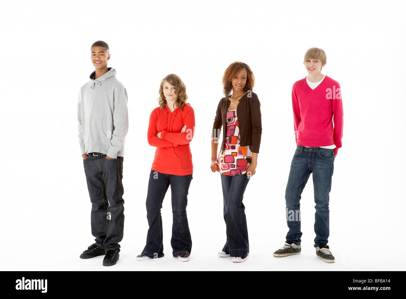 Gruppe von vier Jugendlichen im Studio Stockfoto