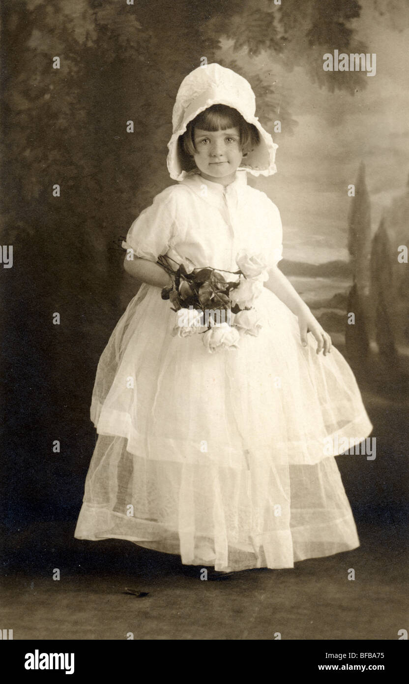 Dorothy in große Motorhaube & mit Rosen Stockfoto