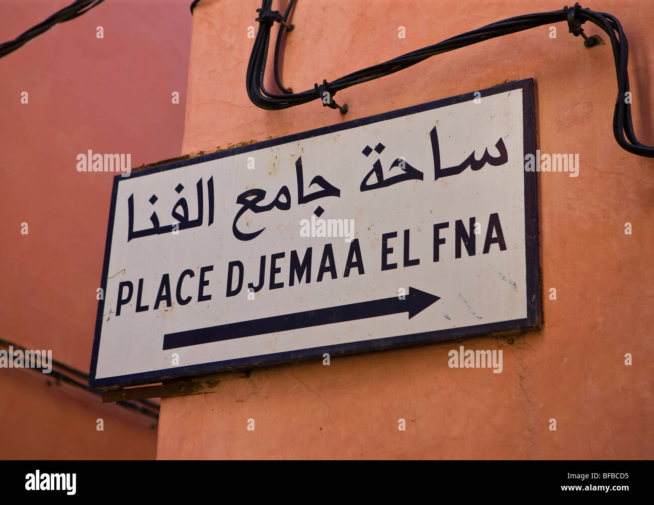 Marrakesch, Marokko - Zeichen für Djemaa El Fna in der Medina. Stockfoto