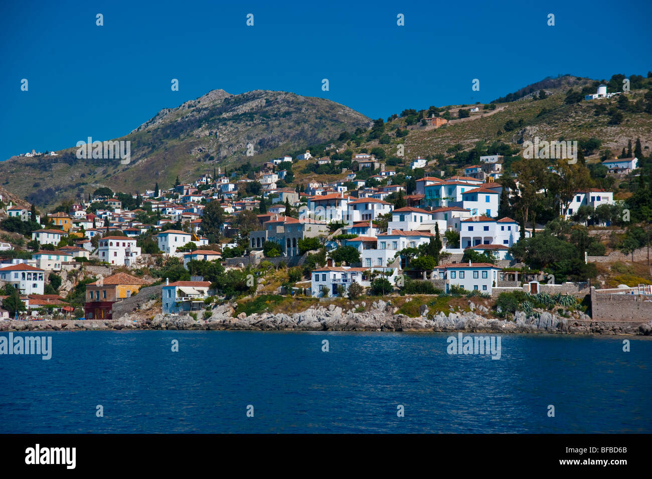 Küste mit Häusern am Hydra-Insel, Griechenland Stockfoto