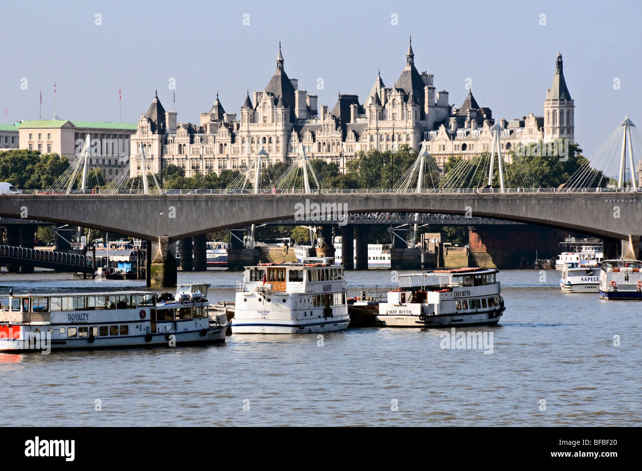 Waterloo Bridge und Royal Horseguards Thistle Hotel, London Stockfoto