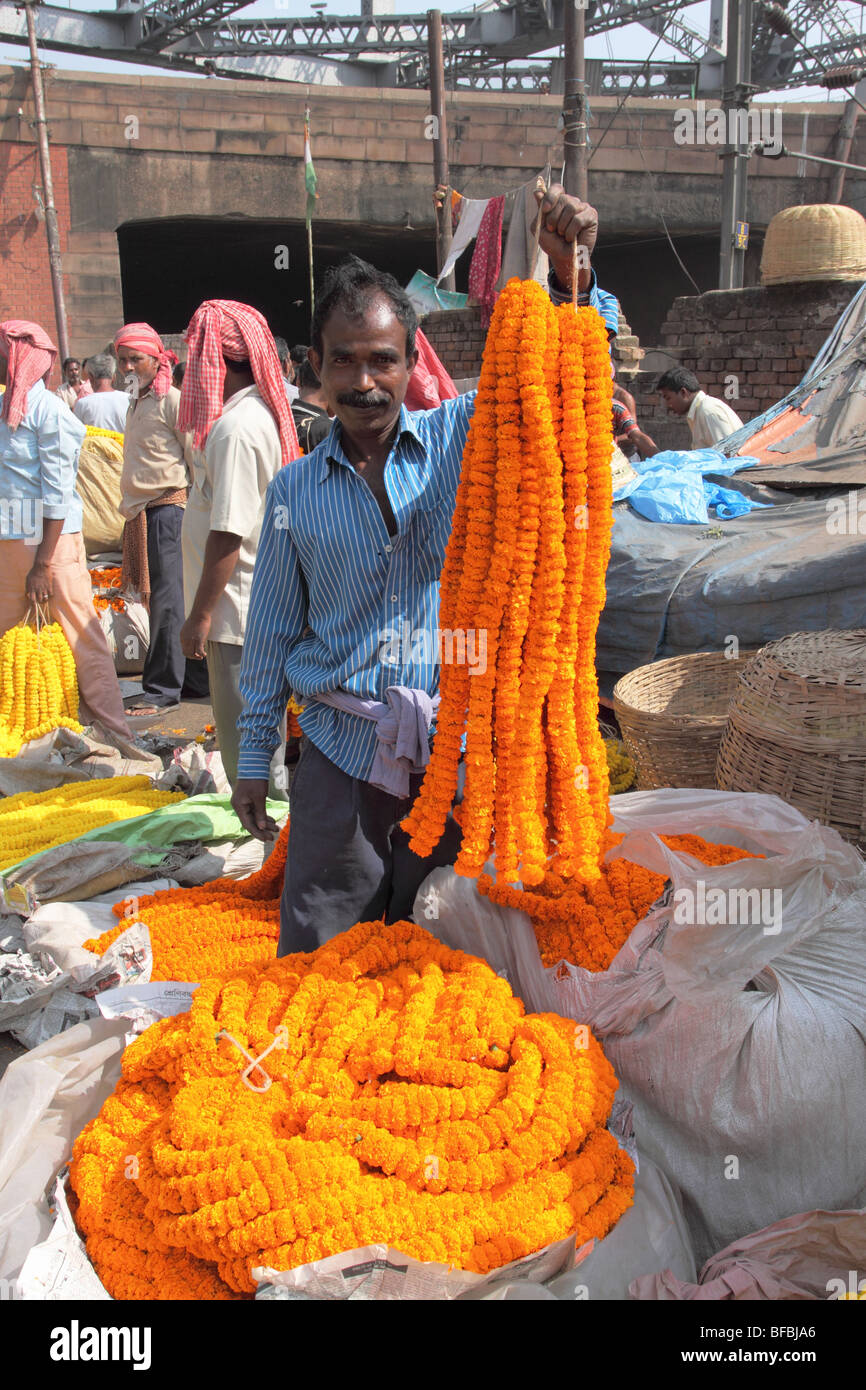 Blumenverkäuferin, Malik Ghat Blumenmarkt Kolkata Stockfoto