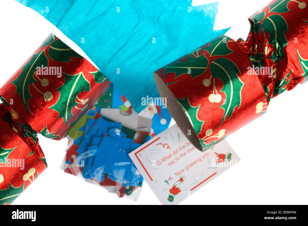 gebrochen offen Christmas Cracker mit Hut Witz und Neuheit Element normalerweise verwendet, zu Weihnachten Stockfoto