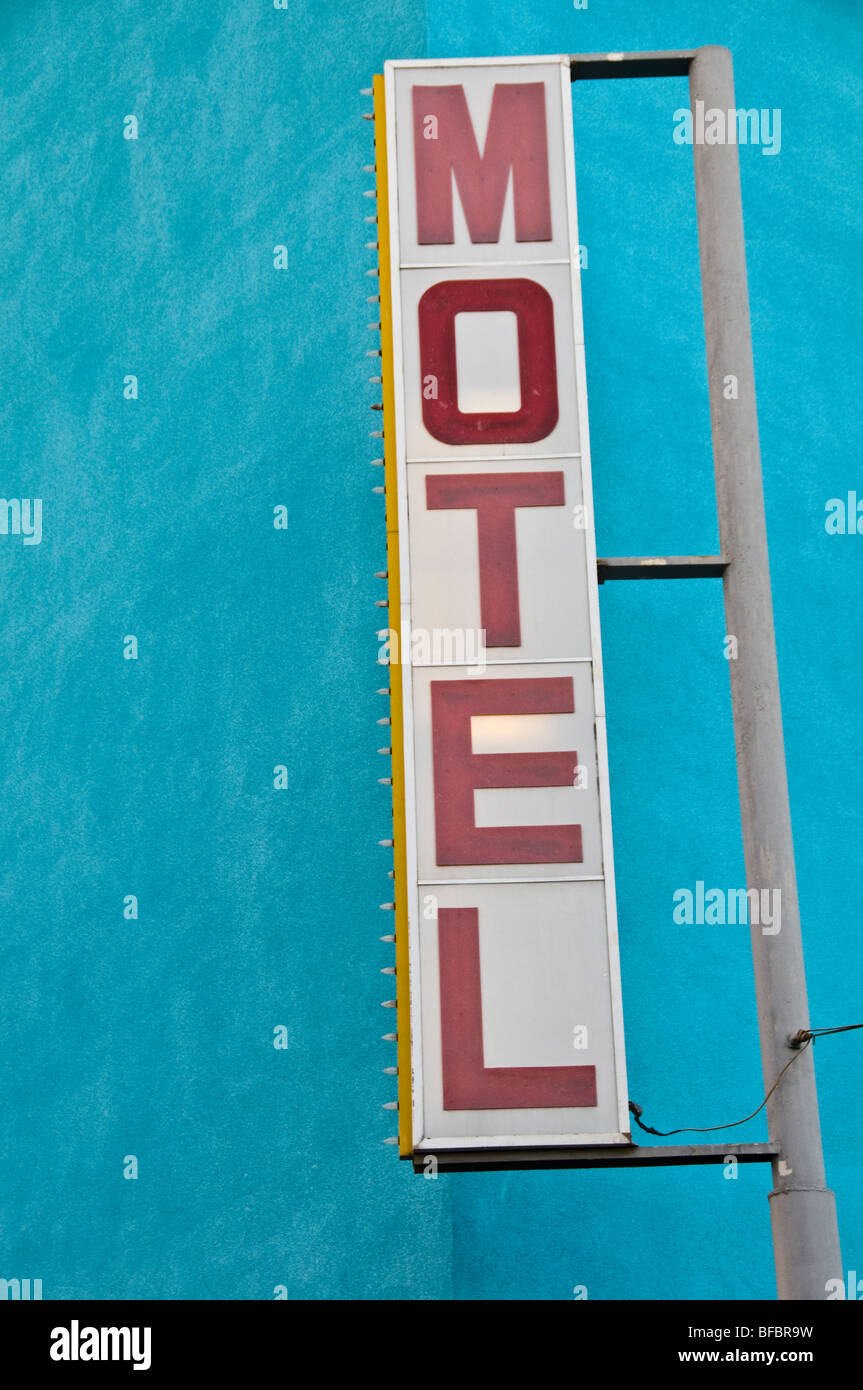 Motel-Schild an einem Mast. Stockfoto