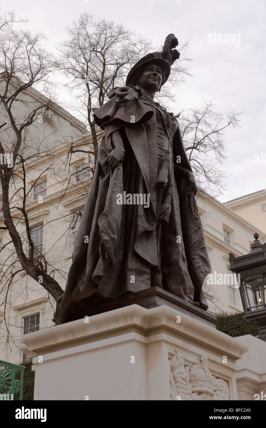 Die kürzlich vorgestellten Statue der Königin Elizabeth die Königin Mutter, in der Nähe des Buckingham Palace in der Mall. Stockfoto