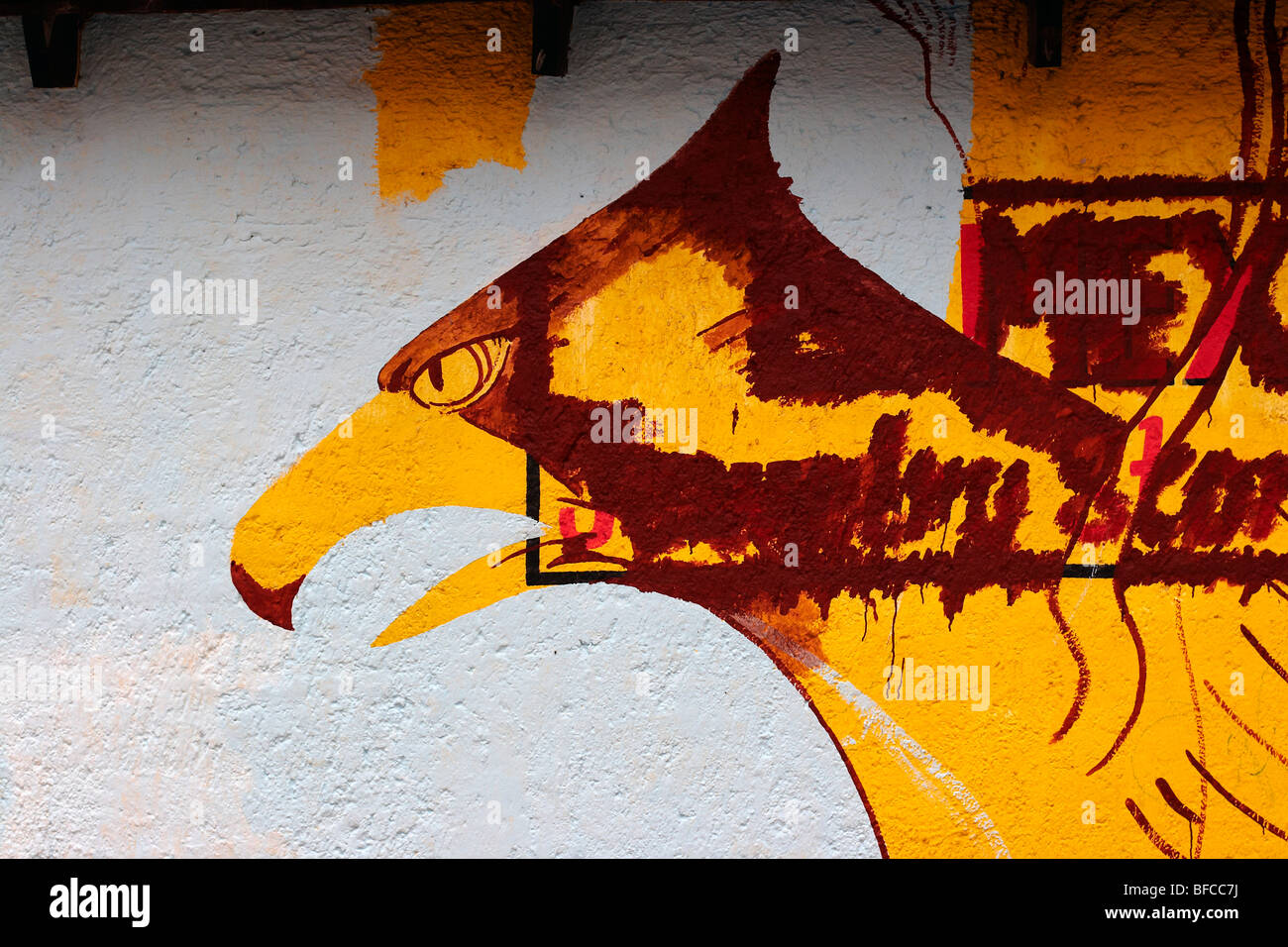 Dekorative Malerei eines Vogels auf einer ehemaligen Shop-Lage, Ajijic, Mexiko. Stockfoto