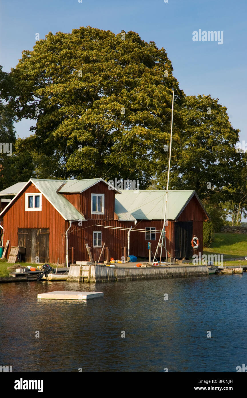 Bootshaus auf einer Bucht von der Ostsee bei Monsteras in Schweden Stockfoto