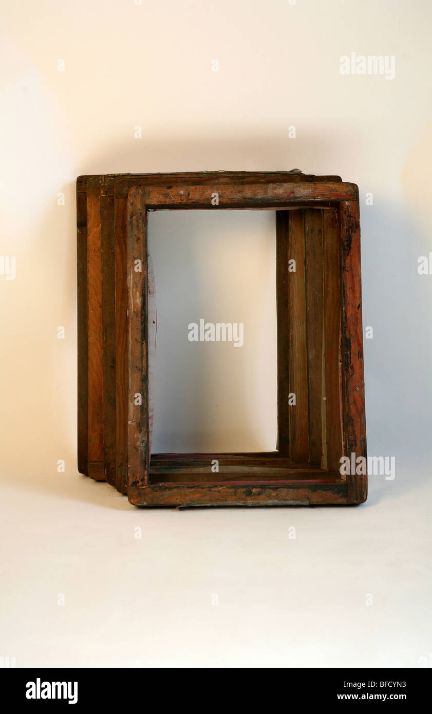 fünf alte Holz Rahmen gestapelt symmetically Stockfoto