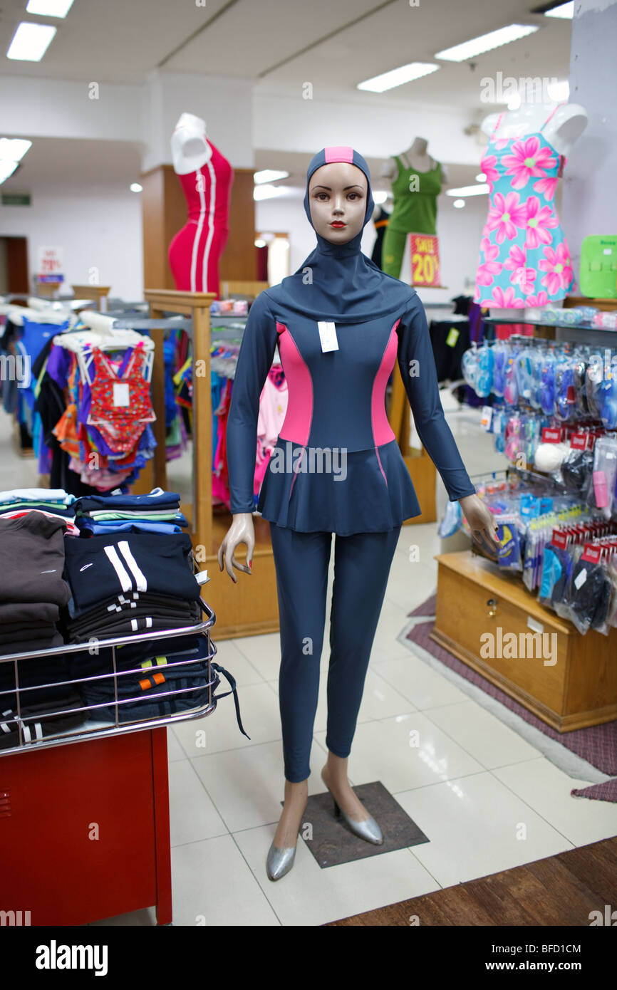 Muslimische islamische Badeanzug (Badeanzug, Burkini) ist ein Kaufhaus in  einem Einkaufszentrum in Jakarta, Indonesien Stockfotografie - Alamy