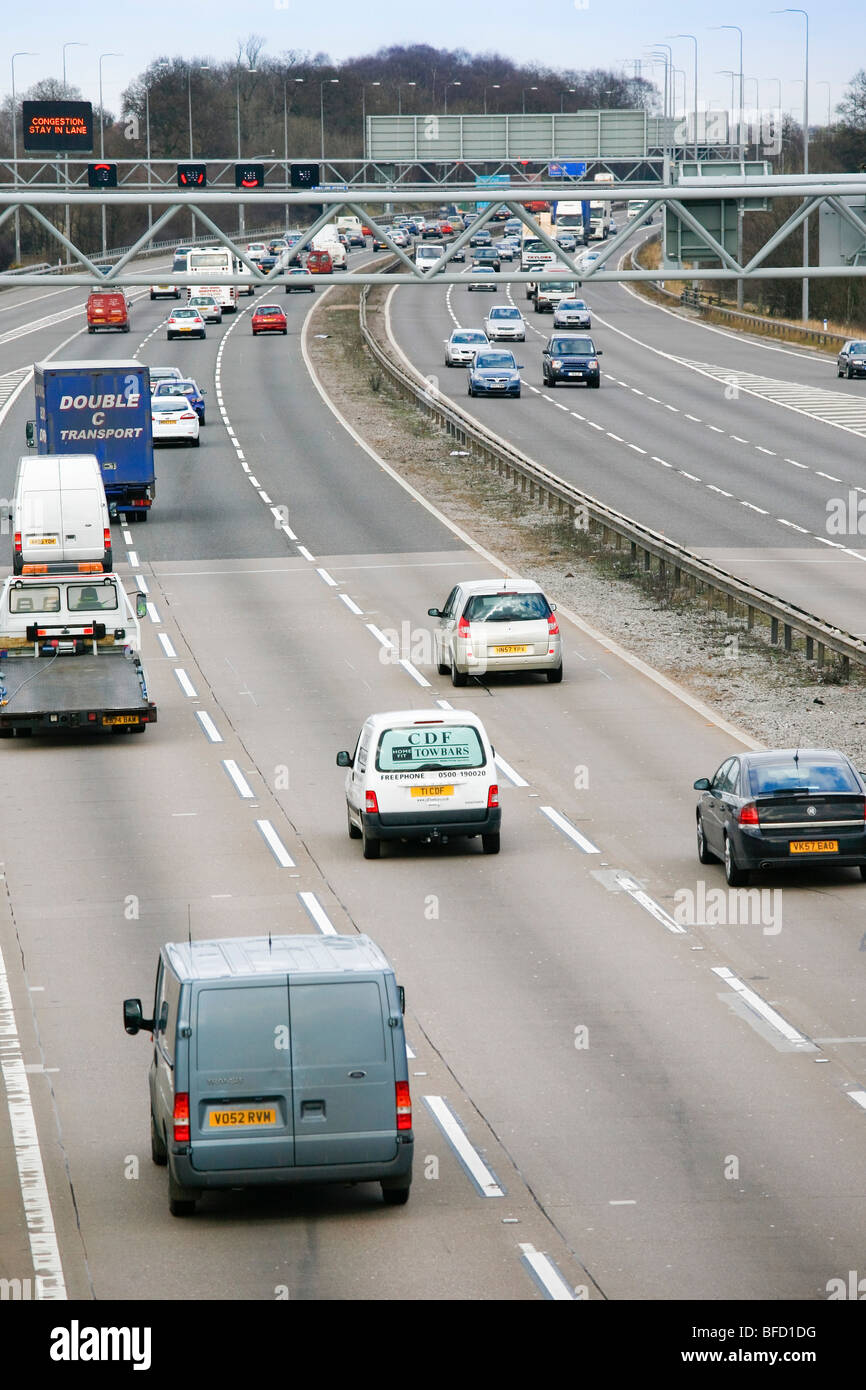Verkehr auf den Autobahnen rund um den West Midlands Reisen. Stockfoto