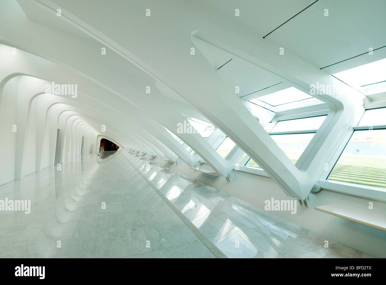Anmutige Interieur des Milwaukee Art Museum, entworfen von Santiago ... Anmutige Interieur des Milwaukee Art Museum, entworfen von Santiago ...