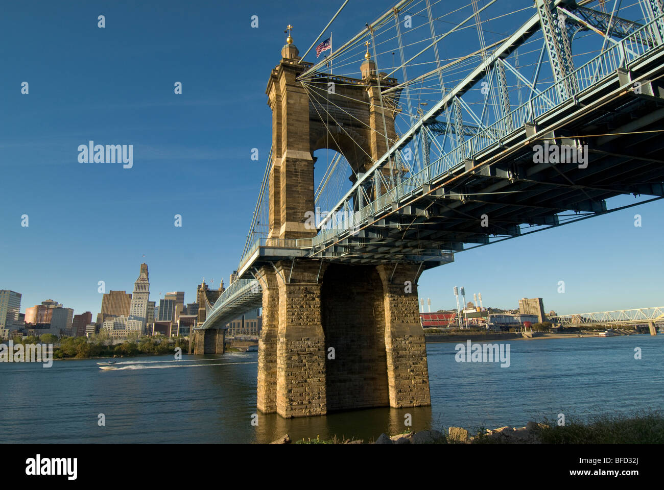 Roebling Suspension Bridge über den Ohio River, entstand im Jahre 1866, Cincinnati, Ohio, USA Stockfoto