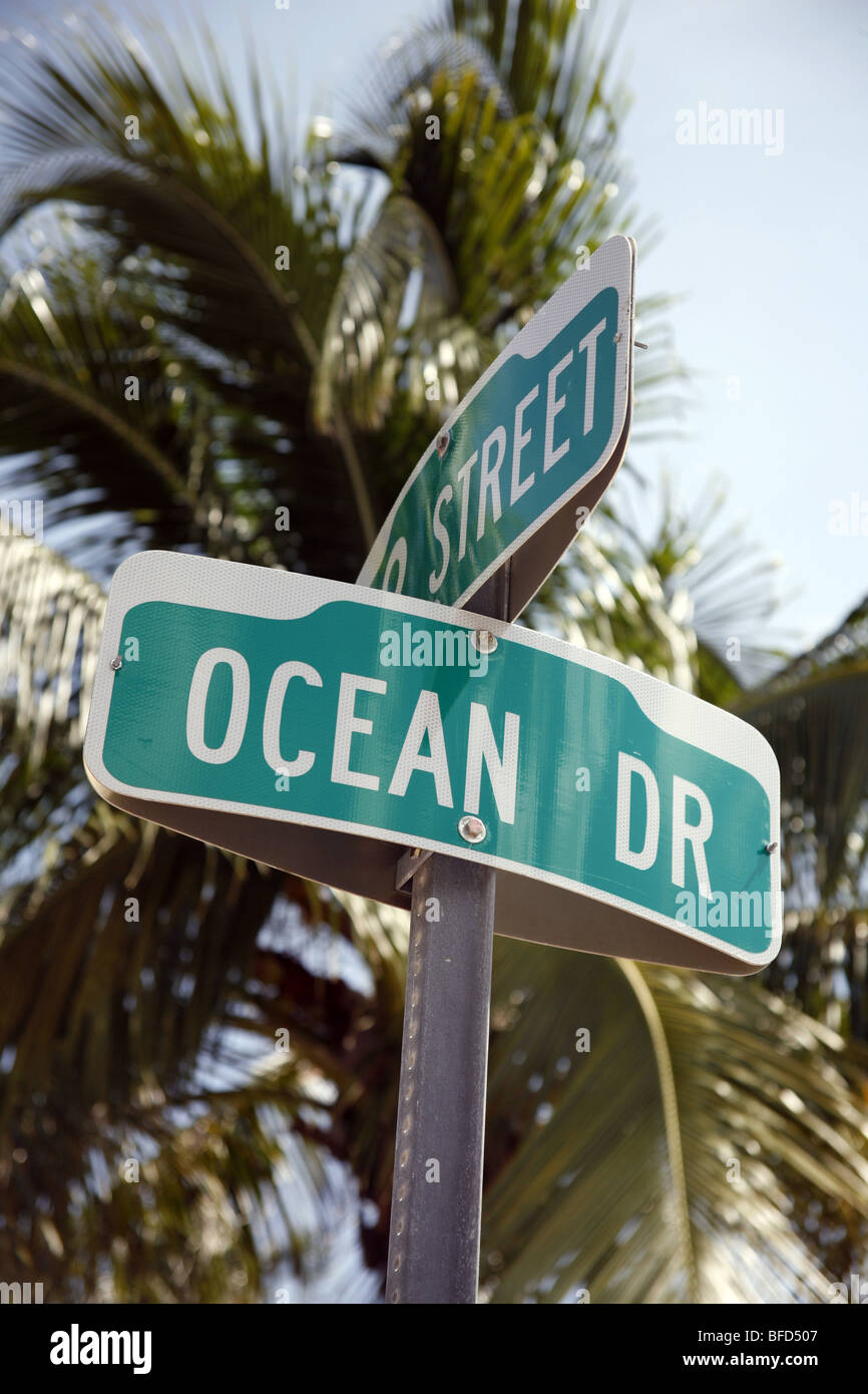 Straßenschild der Ocean Drive in Miami Beach, FL, USA Stockfoto