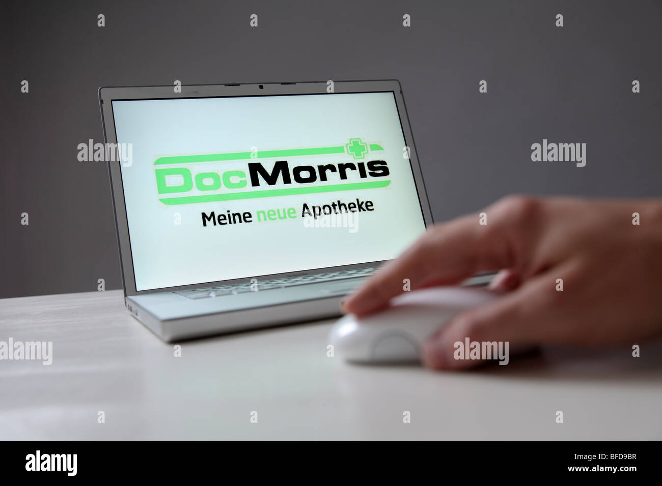 DocMorris-Firmen-Logo auf dem Computerbildschirm. Symbol: Kauf der Medizin in der Online-Apotheke DocMorris Stockfoto