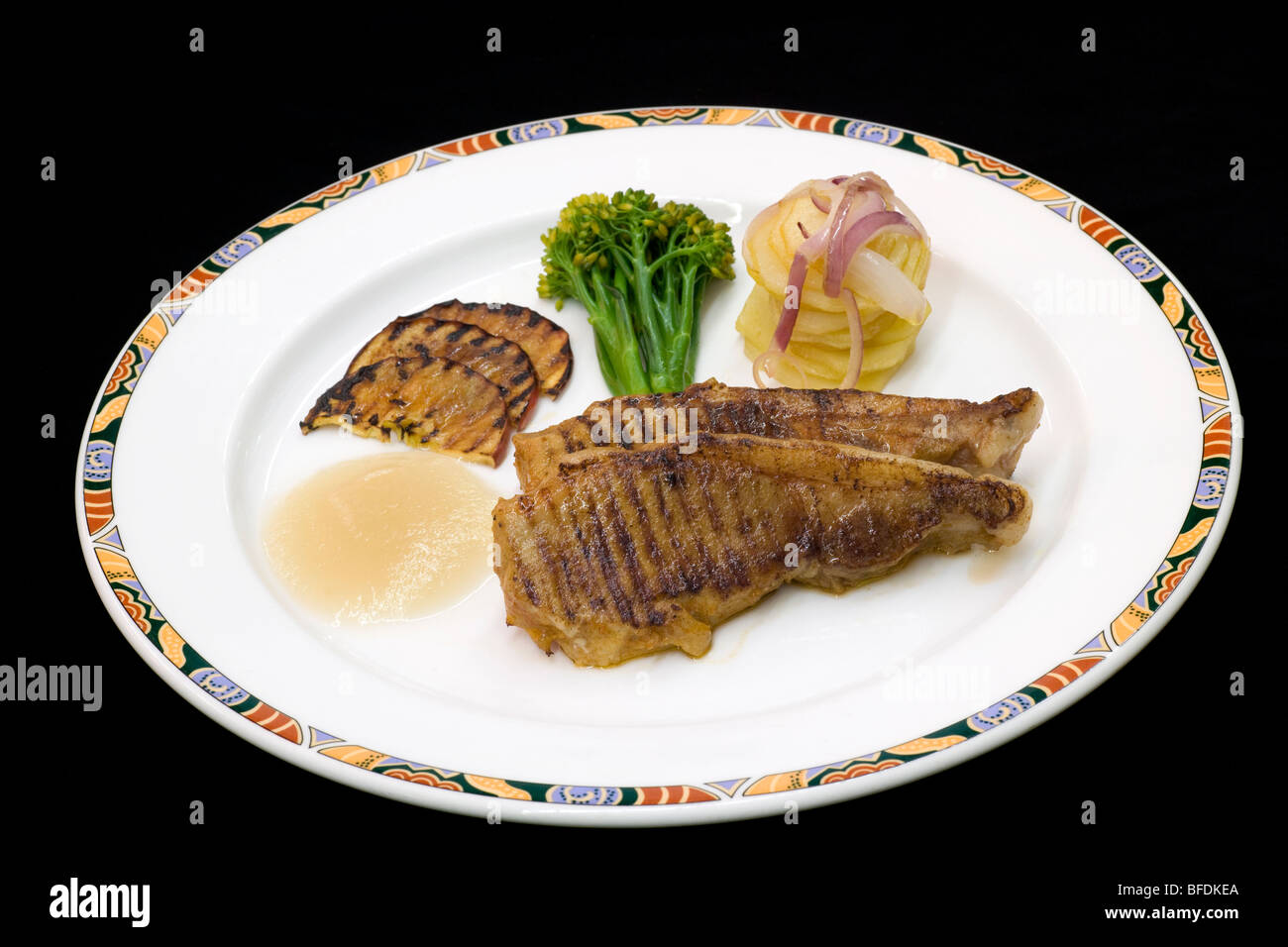 Steak und Gemüse Hauptplatte - Heminways Resort - Watamu, Kenia Stockfoto