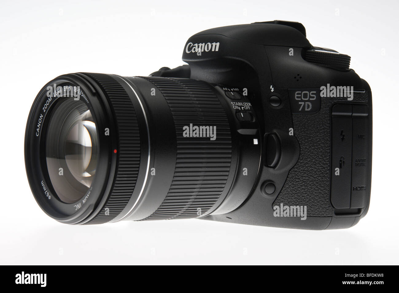 Canon EOS 7D video in der Lage, hochauflösende digitale Spiegelreflexkamera mit 18-135mm Canon Zoom-Objektiv Stockfoto