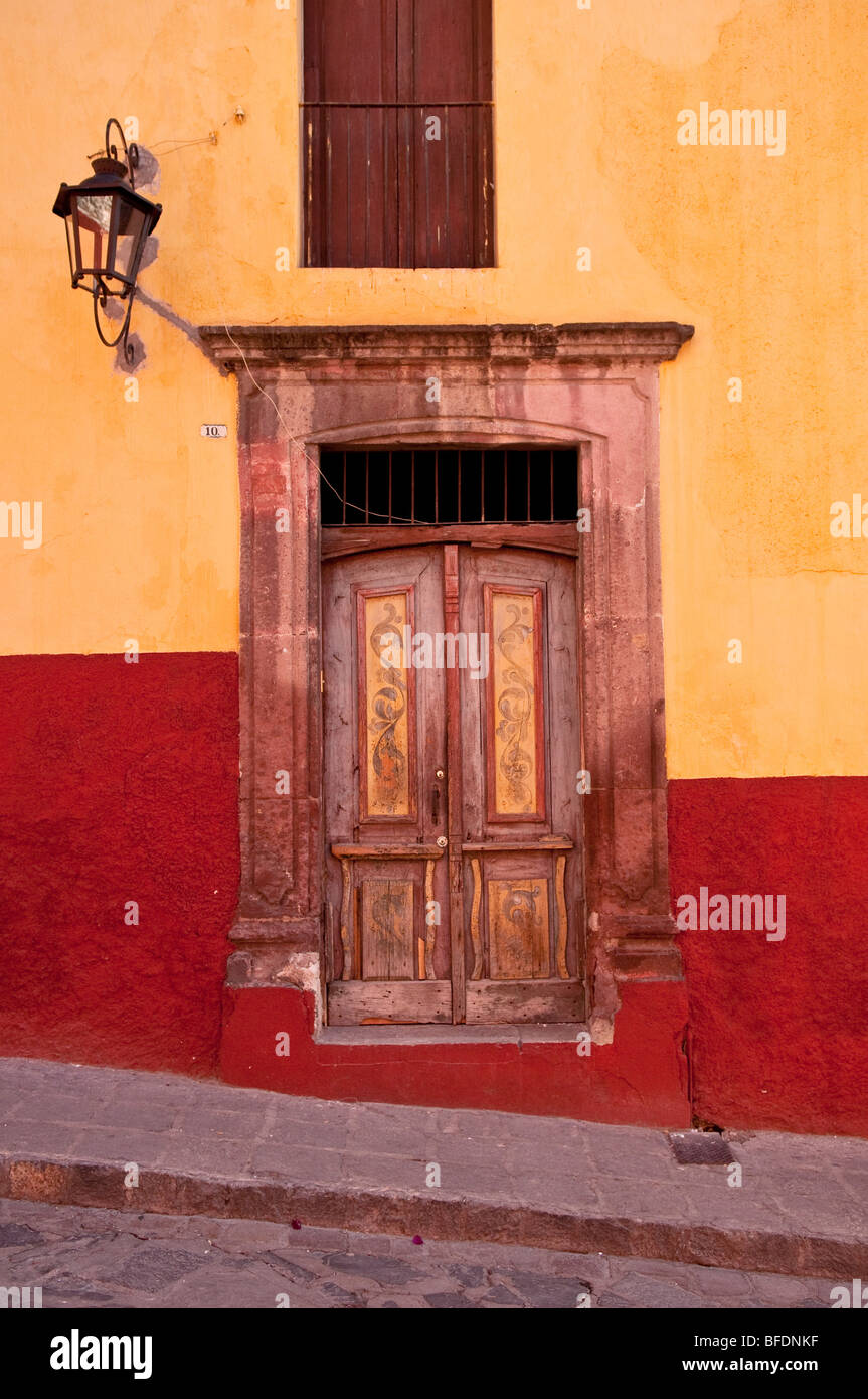 Tür; San Miguel de Allende, Mexiko. Stockfoto