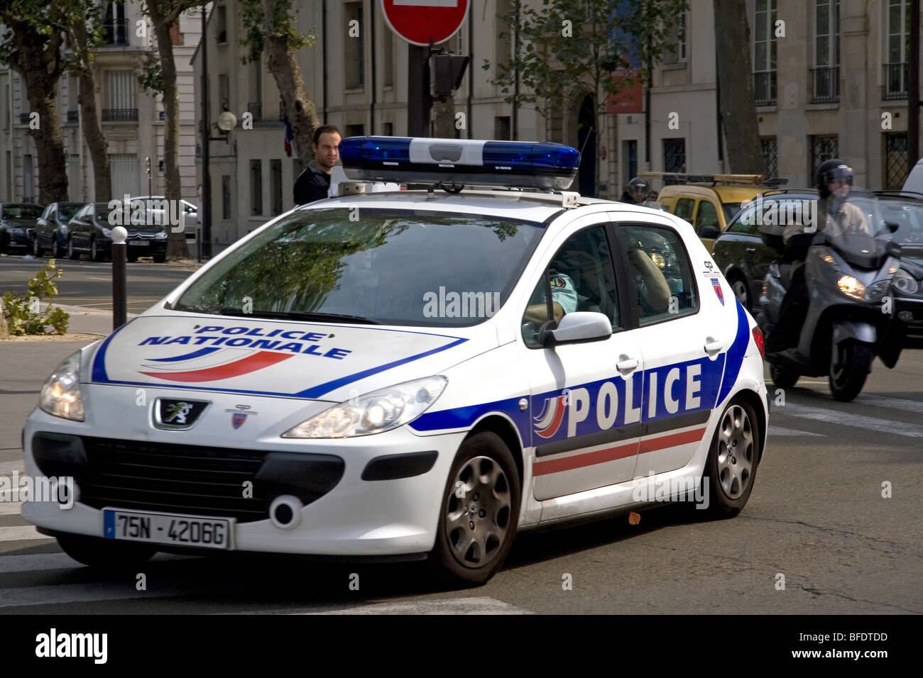 Französische Nationalpolizei-Auto in Paris, Frankreich. Stockfoto