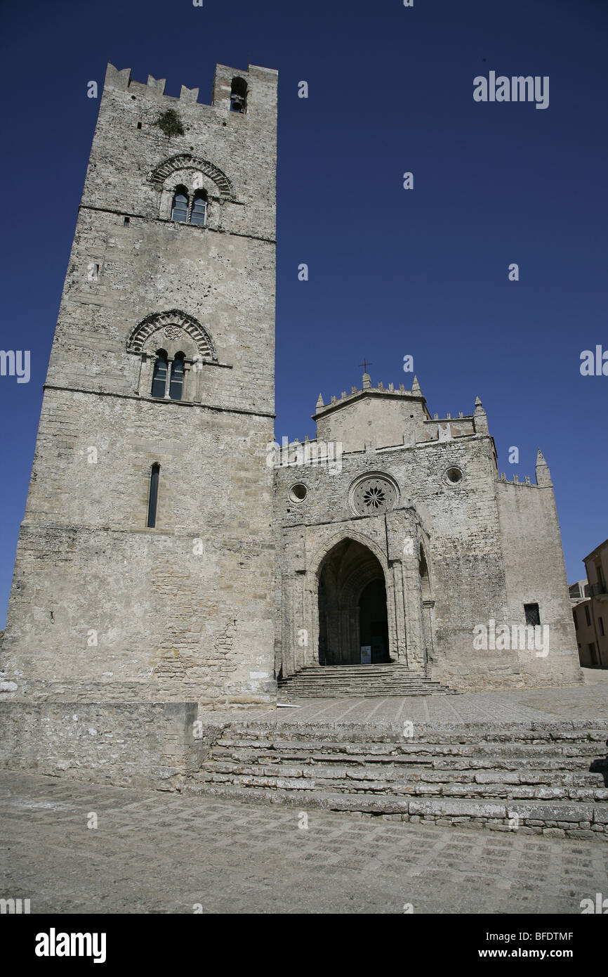 Die Kathedrale in den alten Mauern, Berg Stadt Erice in Sizilien, Italien, Europa Stockfoto