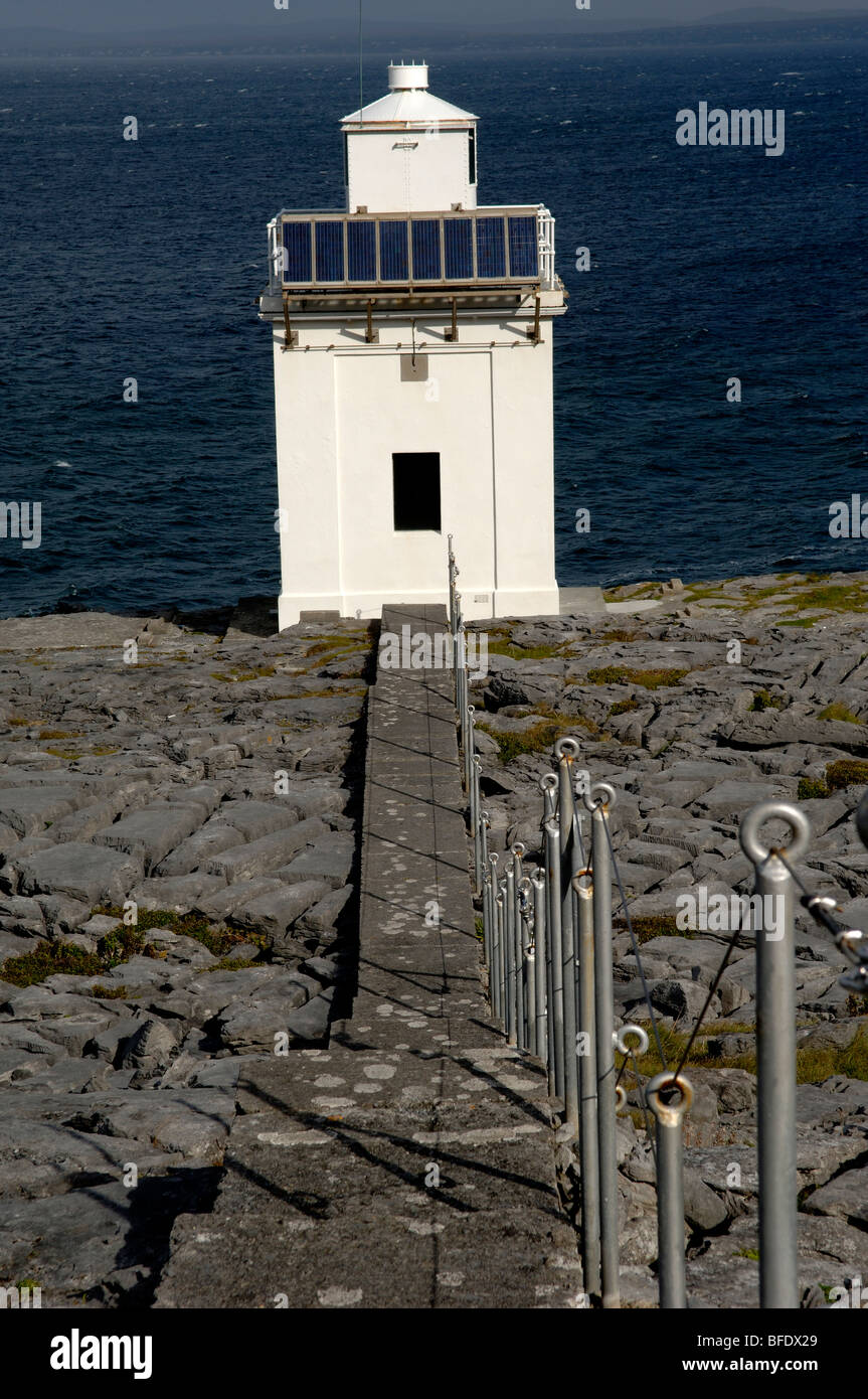 Schwarz Head Lighthouse, schwarzer Kopf, die Burren Region, Shannon, Irland, Eire. Stockfoto