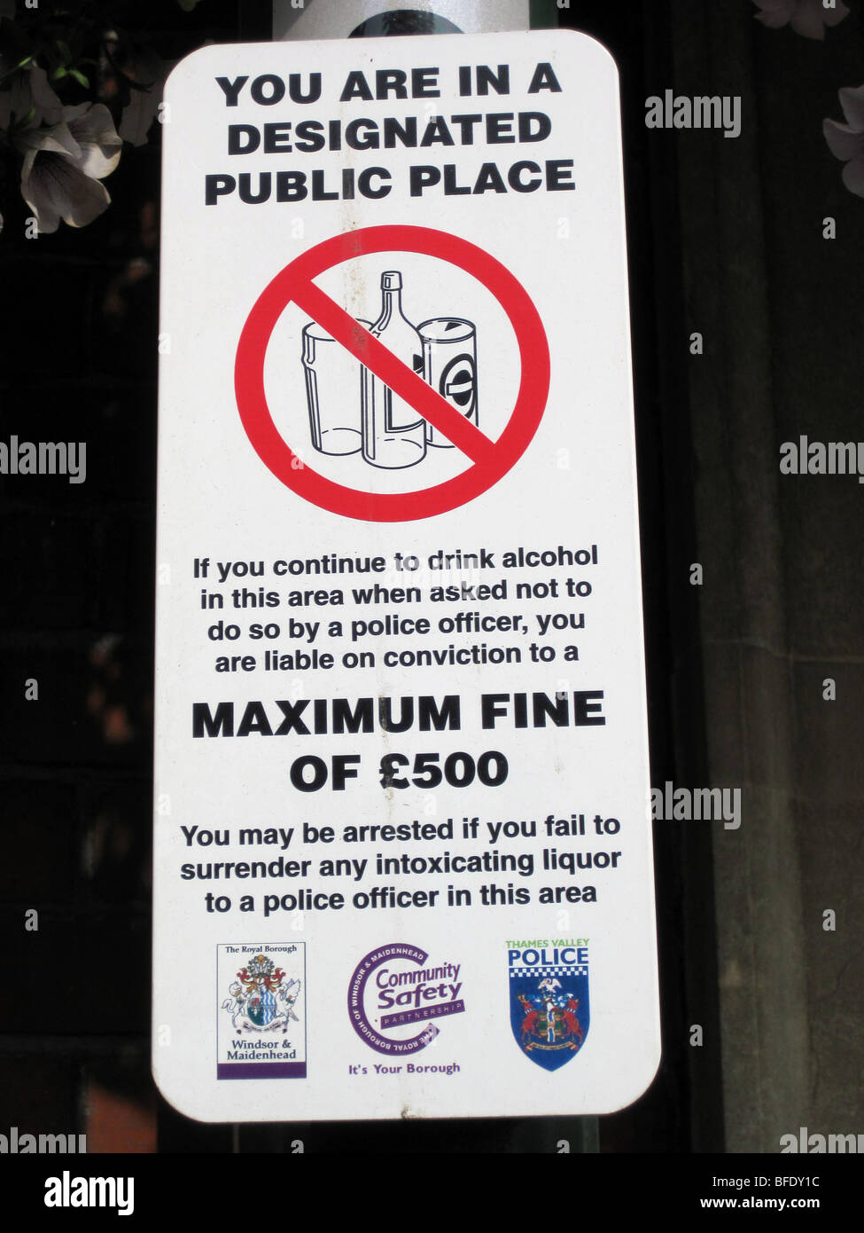 Kein Alkohol an einem öffentlichen Ort anmelden Vertragsstrafe in Höhe von £500 fein Stockfoto