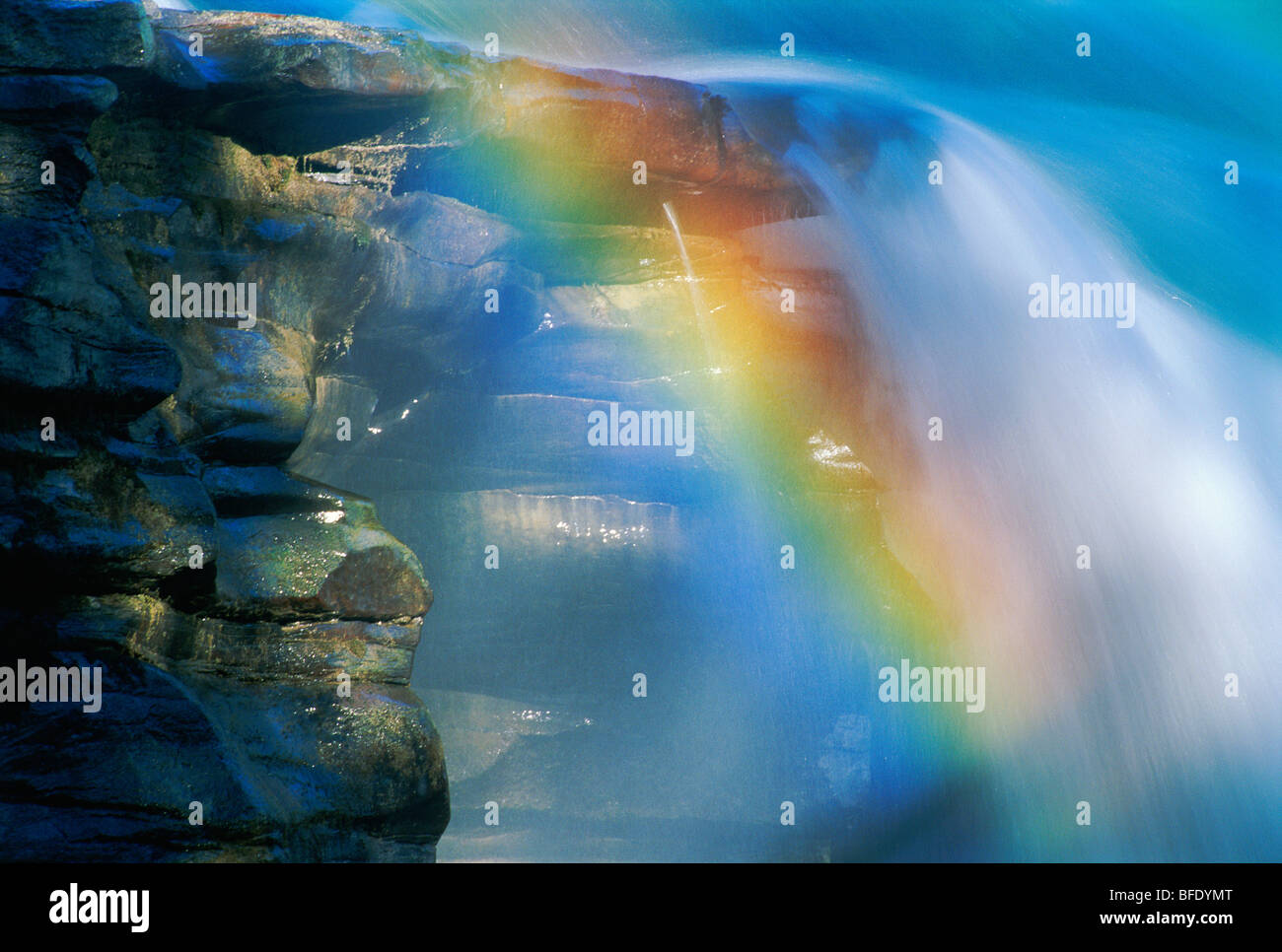 Regenbogen-Detail im Athabasca Falls, Jasper Nationalpark, Alberta, Kanada Stockfoto