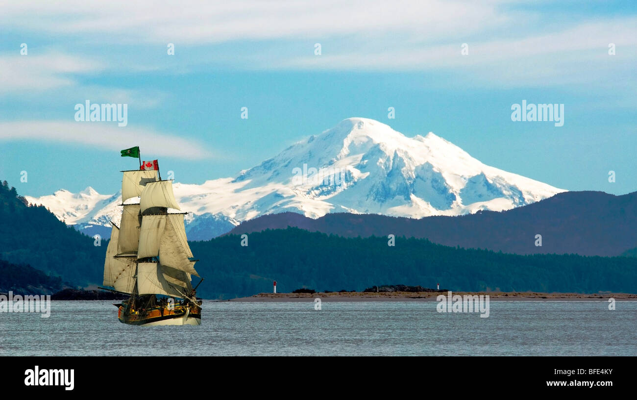Mount Baker und Sidney Islandwith Lady Washington Segeln aus Saanich Peninsula auf Vancouver Island, British Columbia, Kanada Stockfoto