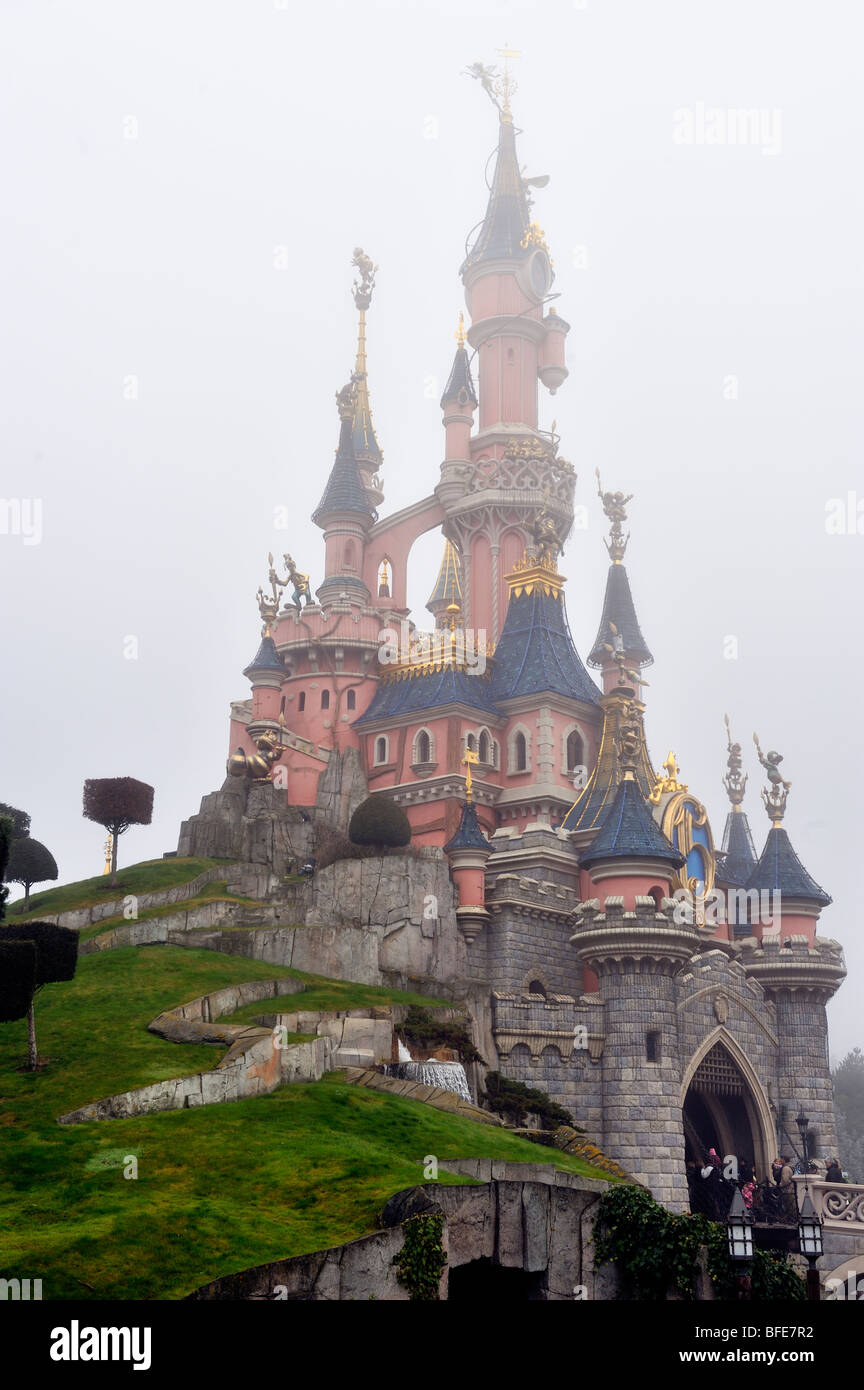 Zauberreich, Burg, Disneyland in der myst Stockfoto