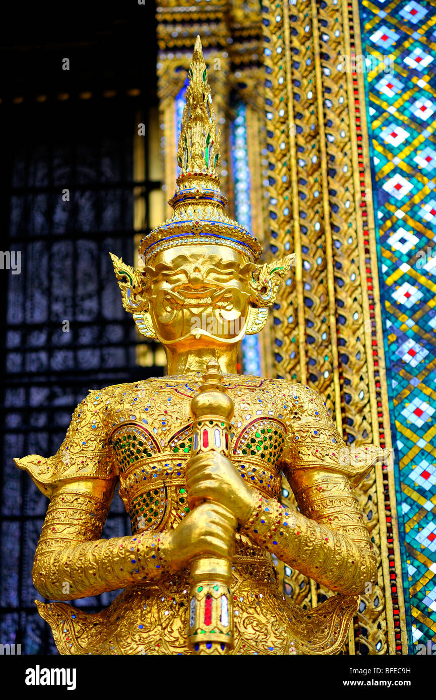 Yaksha, riesigen Dämon auf dem Ausgang im Grand Palace, Wat Pra KEO Stockfoto