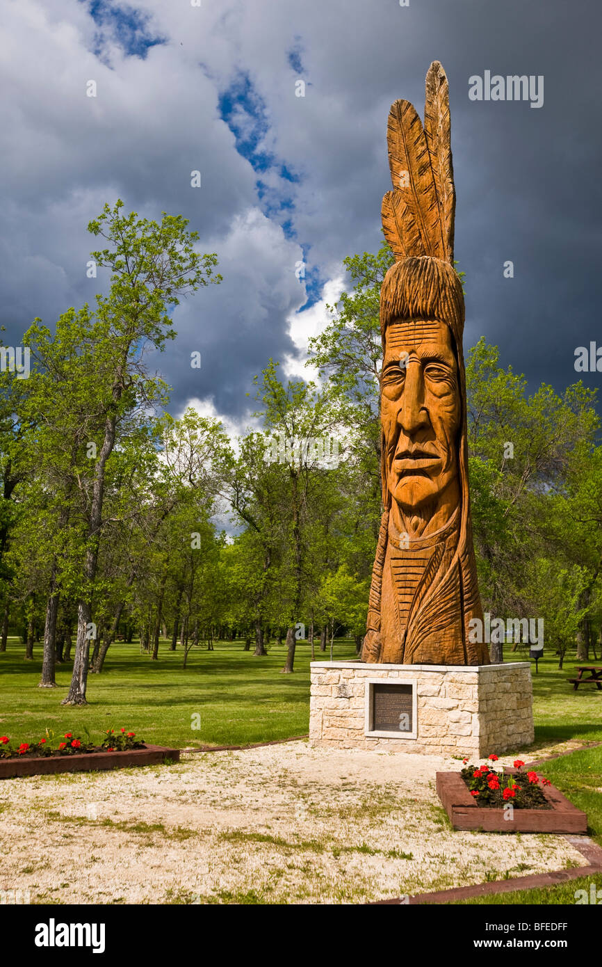 Zeder-Schnitzen von einer indischen Kopf benannt Whispering Giant in Winnipeg Beach Provincial Recreation Area Winnipeg Strand Manitoba Cana Stockfoto