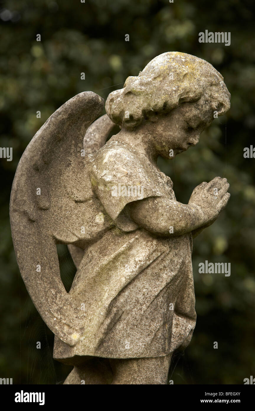 Engel im Friedhof Stockfoto