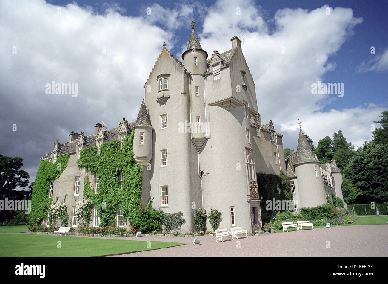 Ballindalloch Castle (auch bekannt als die Perle des Nordens) Burg in der Nähe von Grantown auf Spey in Moray Region von Schottland Stockfoto