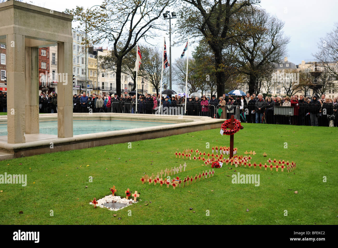 Der Akt der Gedenkgottesdienst statt am Kriegerdenkmal Brighton UK Stockfoto