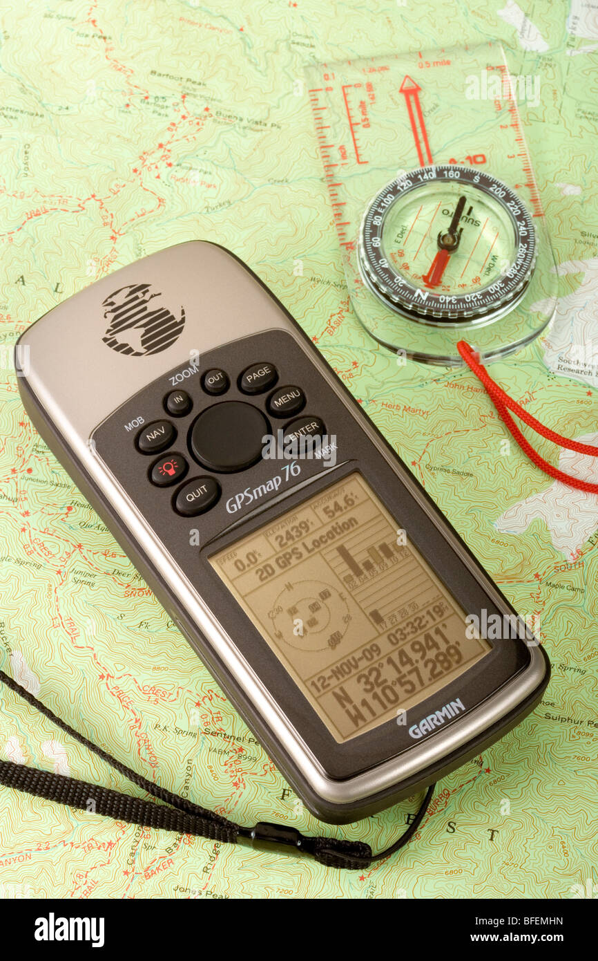 Ein GPS, Kompass und Topo-Karte-Nahaufnahme Stockfoto