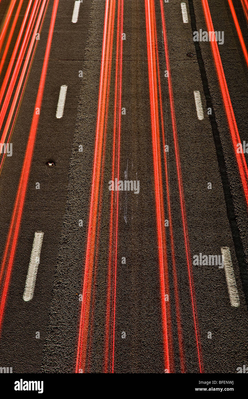 Nahaufnahme von helle Streifen von Auto Rückleuchten auf der M3 Stockfoto