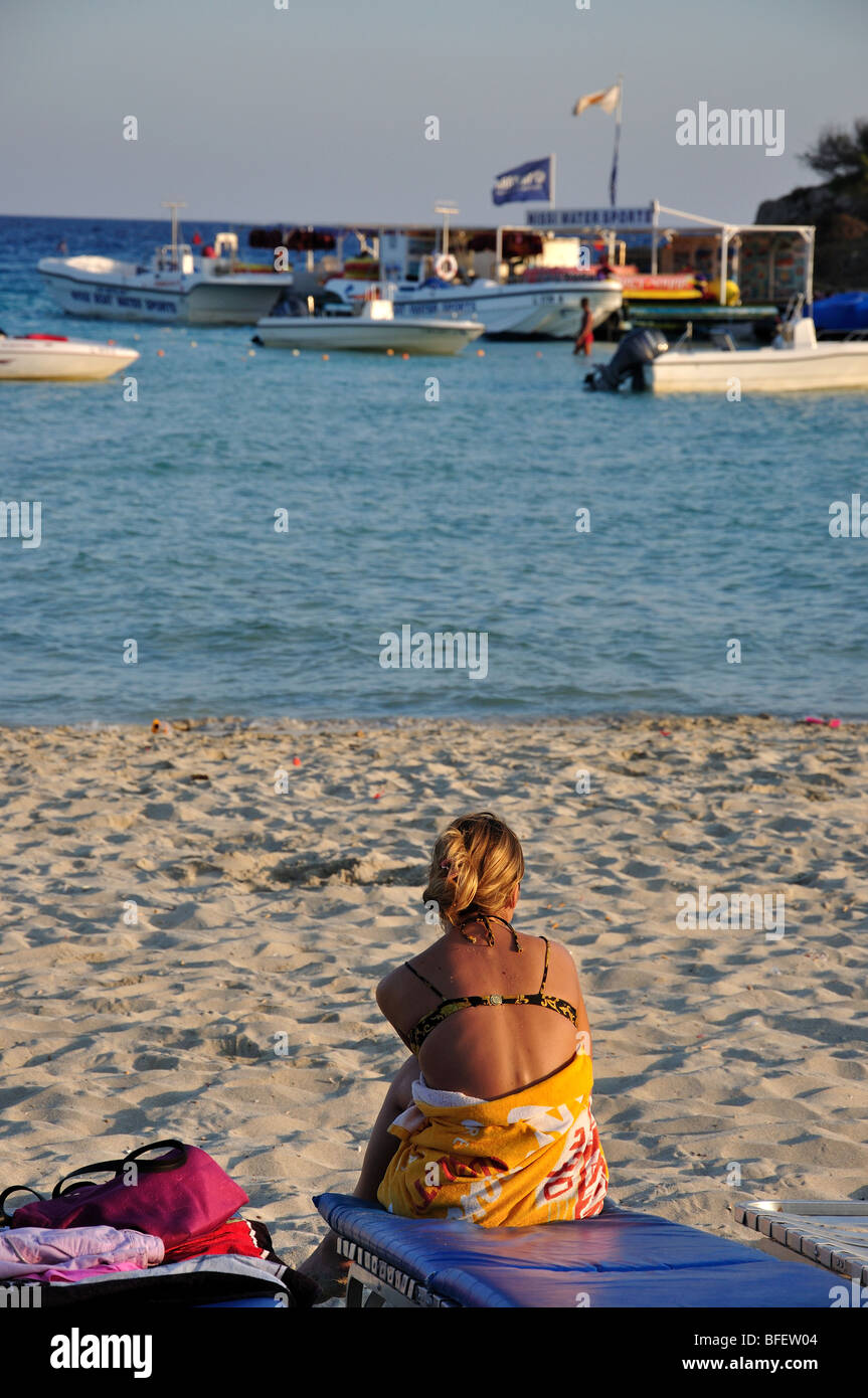 Nikki Beach bei Sonnenuntergang, Ayia Napa, Bezirk Famagusta, Zypern Stockfoto
