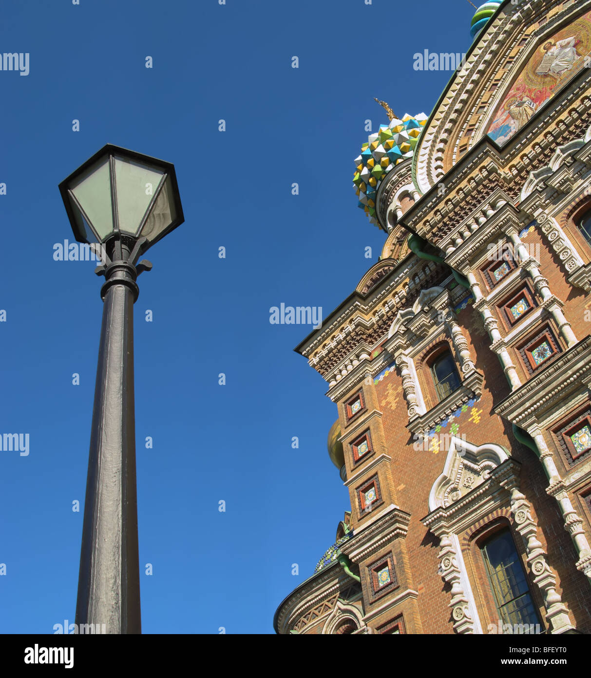 Laterne und der Kathedrale Stockfoto