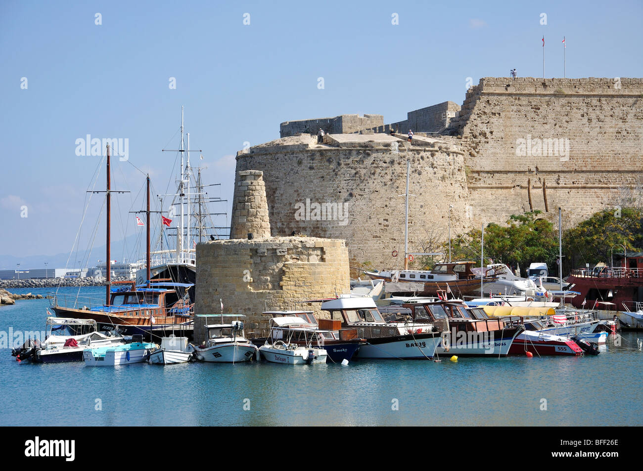 Kyrenia Hafen und die Burg, Kyrenia, Bezirk Kyrenia, Nordzypern Stockfoto