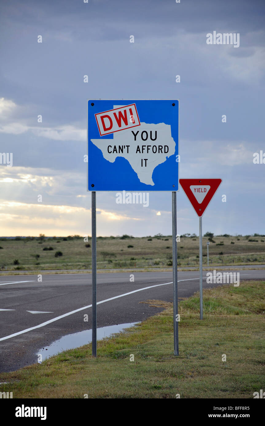 Sicherheit-Straßenschild "DWI - You can't leisten It" Stockfoto