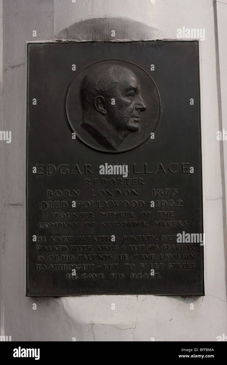 Tribut an die Reporter, Journalist und Autor Edgar Wallace, am Ludgate Circus, London EC 4, England. Stockfoto