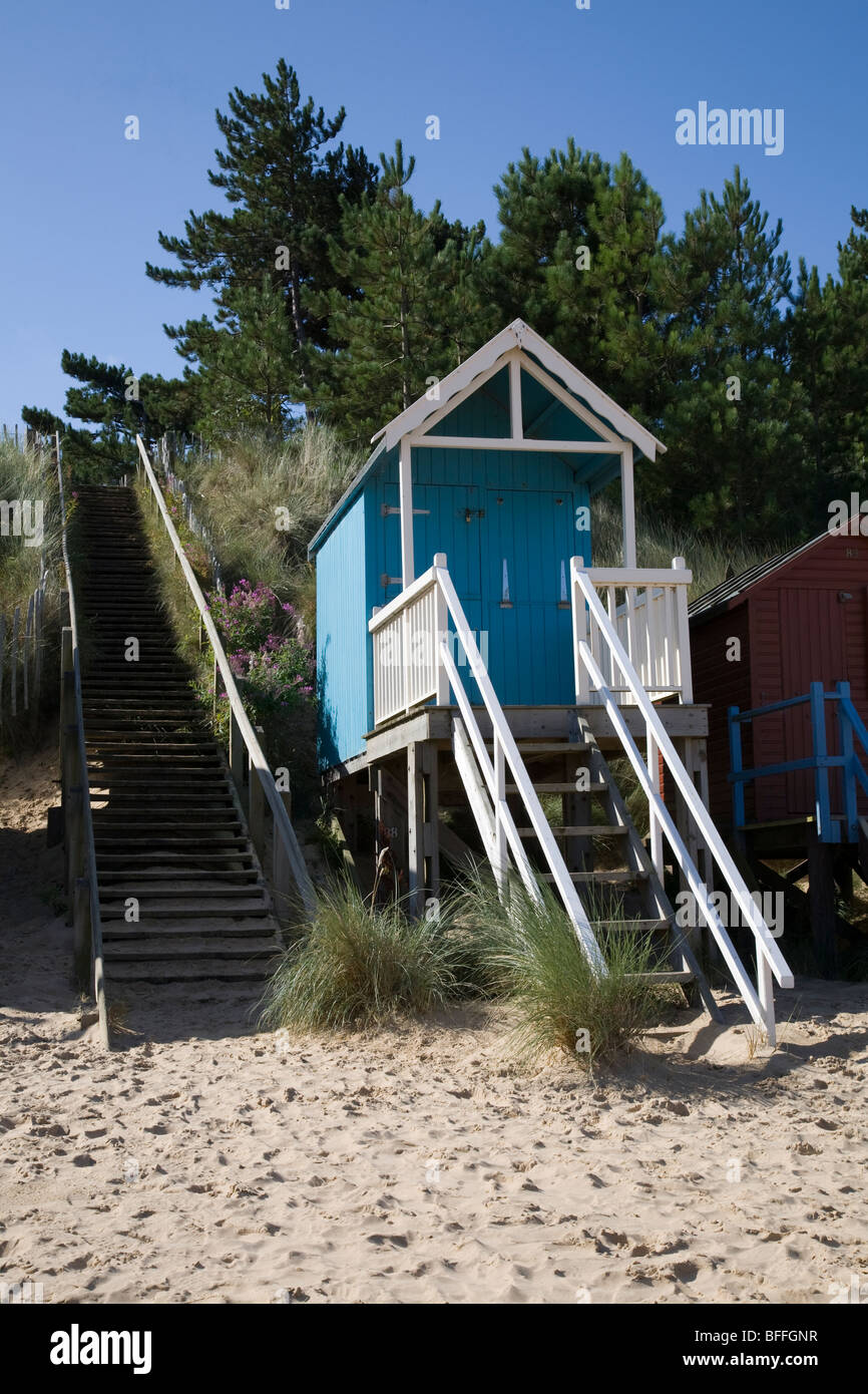 Strandhütte neben den Schritten Stockfoto