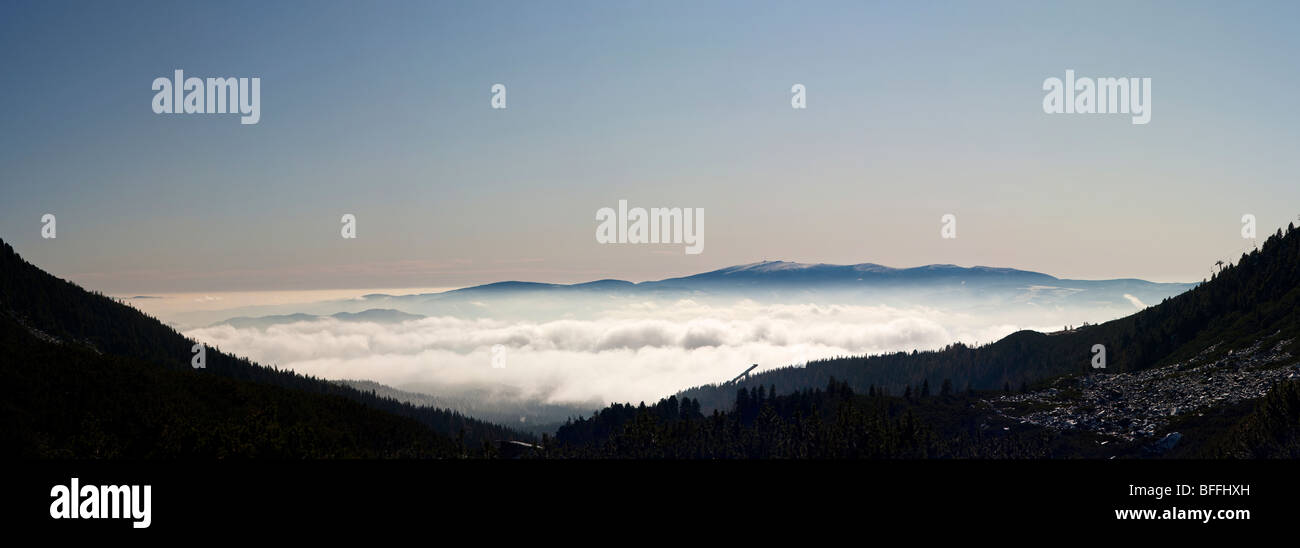 Strbske Pleso, Vysoke Tatry, Slowakei, aufgenommen vom Hotel Dolina, Herbsttag Stockfoto