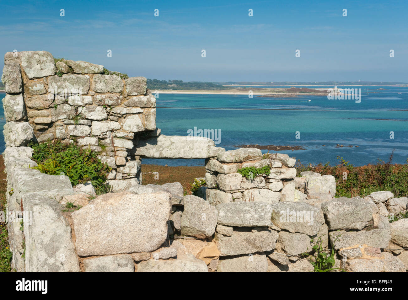 Blick vom South Hill auf Samson, in Richtung Tresco, Isles of Scilly Stockfoto